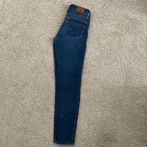Levi’s 720 Super Skinny, size 26.